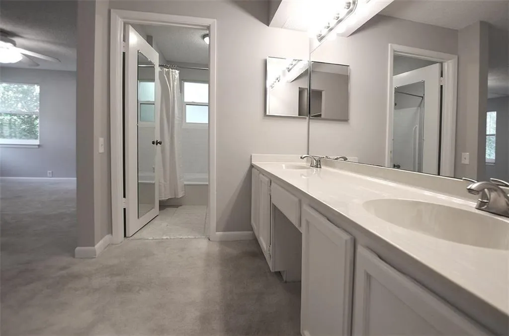 15 Dunwoody Springs Drive Unit 15, Sandy Springs, Georgia 30328, 3 Bedrooms Bedrooms, ,2 BathroomsBathrooms,Residential,Sold,15 Dunwoody Springs Drive Unit 15,5846138