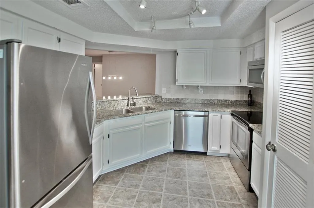15 Dunwoody Springs Drive Unit 15, Sandy Springs, Georgia 30328, 3 Bedrooms Bedrooms, ,2 BathroomsBathrooms,Residential,Sold,15 Dunwoody Springs Drive Unit 15,5846138