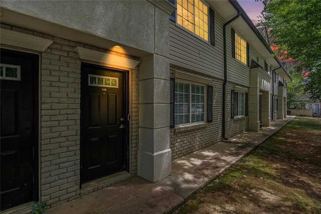 6940 Roswell Road Unit 16b, Atlanta, Georgia 30328, 2 Bedrooms Bedrooms, ,1 BathroomBathrooms,Residential,For Sale,6940 Roswell Road Unit 16b,7712892