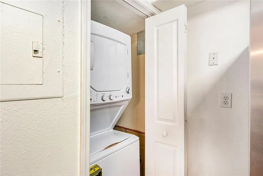 6940 Roswell Road Unit 16b, Atlanta, Georgia 30328, 2 Bedrooms Bedrooms, ,1 BathroomBathrooms,Residential,For Sale,6940 Roswell Road Unit 16b,7712892