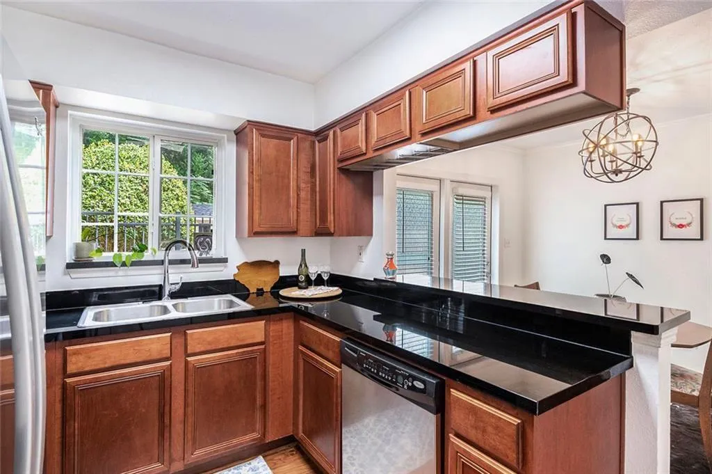 6940 Roswell Road Unit 16b, Atlanta, Georgia 30328, 2 Bedrooms Bedrooms, ,1 BathroomBathrooms,Residential,For Sale,6940 Roswell Road Unit 16b,7712892