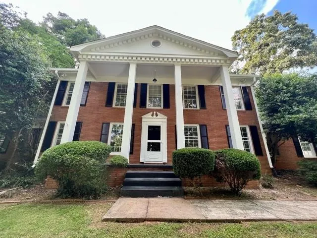 610 Spalding Drive, Sandy Springs, Georgia 30328, 4 Bedrooms Bedrooms, ,3 BathroomsBathrooms,Residential,Sold,610 Spalding Drive,7068547