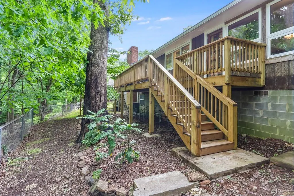 7900 Jett Ferry Road, Sandy Springs, Georgia 30350, 3 Bedrooms Bedrooms, ,2 BathroomsBathrooms,Residential,Sold,7900 Jett Ferry Road,6883799
