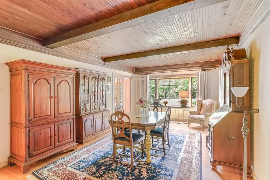 7900 Jett Ferry Road, Sandy Springs, Georgia 30350, 3 Bedrooms Bedrooms, ,2 BathroomsBathrooms,Residential,Sold,7900 Jett Ferry Road,6883799
