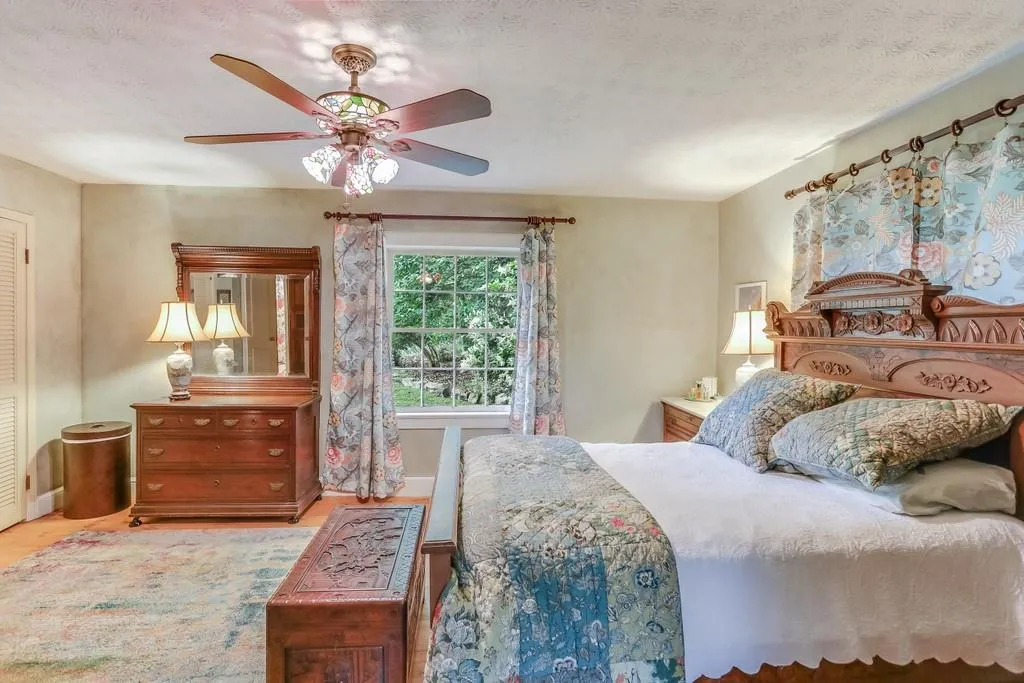 7900 Jett Ferry Road, Sandy Springs, Georgia 30350, 3 Bedrooms Bedrooms, ,2 BathroomsBathrooms,Residential,Sold,7900 Jett Ferry Road,6883799