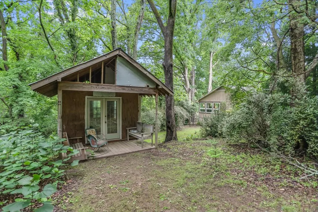 7900 Jett Ferry Road, Sandy Springs, Georgia 30350, 3 Bedrooms Bedrooms, ,2 BathroomsBathrooms,Residential,Sold,7900 Jett Ferry Road,6883799