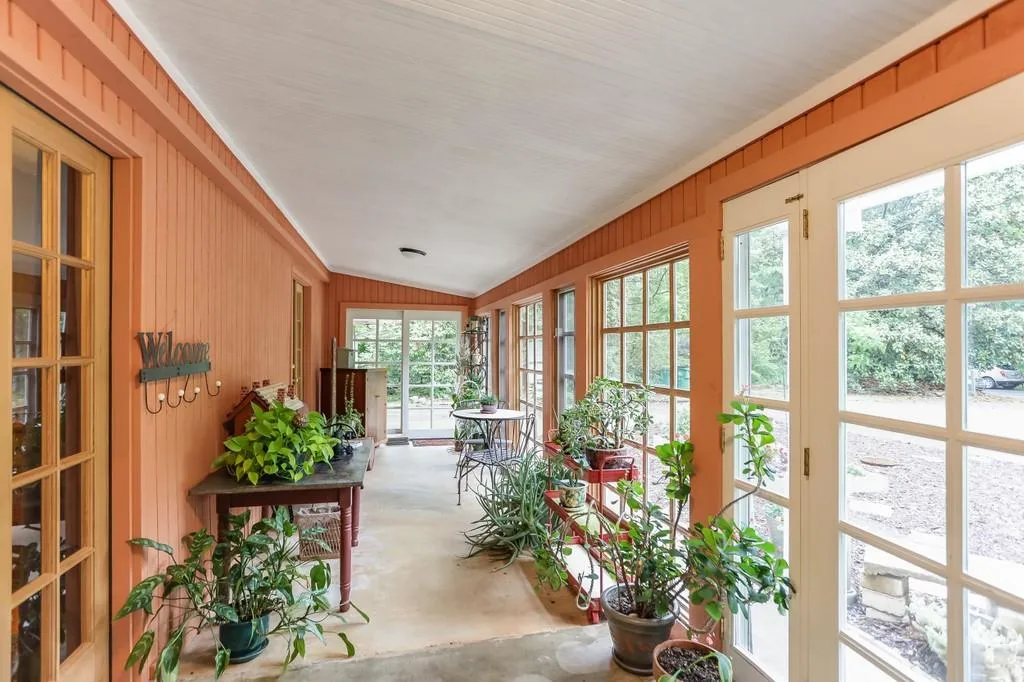 7900 Jett Ferry Road, Sandy Springs, Georgia 30350, 3 Bedrooms Bedrooms, ,2 BathroomsBathrooms,Residential,Sold,7900 Jett Ferry Road,6883799