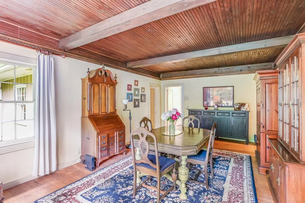 7900 Jett Ferry Road, Sandy Springs, Georgia 30350, 3 Bedrooms Bedrooms, ,2 BathroomsBathrooms,Residential,Sold,7900 Jett Ferry Road,6883799