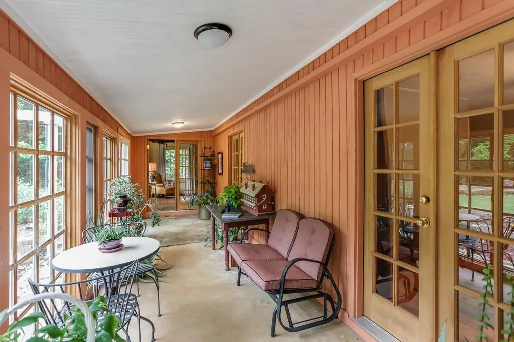 7900 Jett Ferry Road, Sandy Springs, Georgia 30350, 3 Bedrooms Bedrooms, ,2 BathroomsBathrooms,Residential,Sold,7900 Jett Ferry Road,6883799