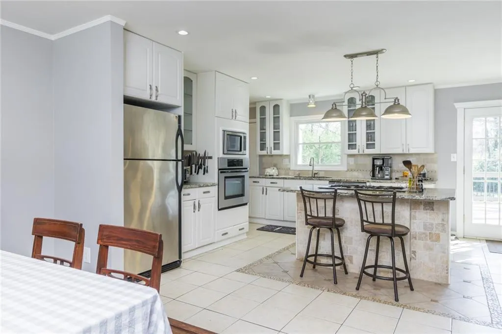 315 Brook Drive, Sandy Springs, Georgia 30328, 3 Bedrooms Bedrooms, ,2 BathroomsBathrooms,Residential,Sold,315 Brook Drive,5979612