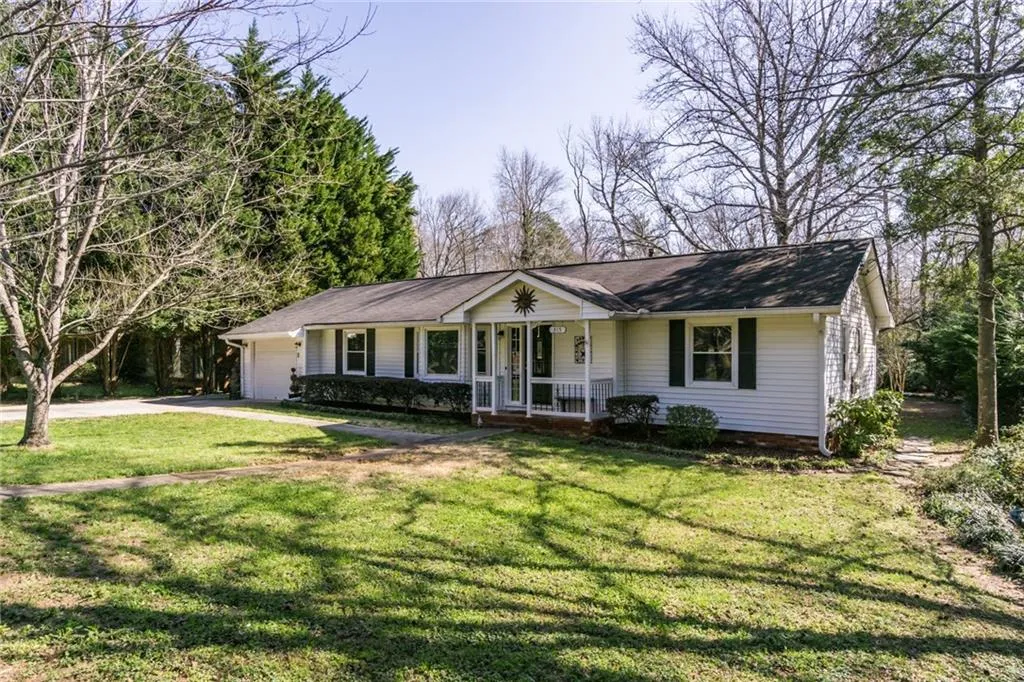 315 Brook Drive, Sandy Springs, Georgia 30328, 3 Bedrooms Bedrooms, ,2 BathroomsBathrooms,Residential,Sold,315 Brook Drive,5979612