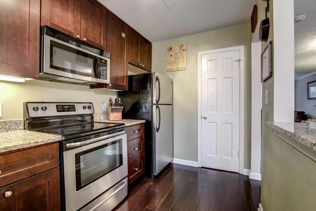 145 N River Drive Unit H, Sandy Springs, Georgia 30350, 2 Bedrooms Bedrooms, ,2 BathroomsBathrooms,Residential,Sold,145 N River Drive Unit H,5788826