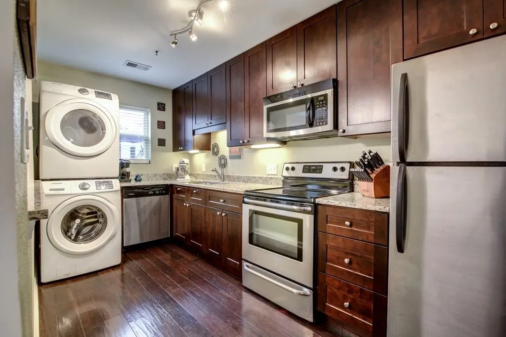 145 N River Drive Unit H, Sandy Springs, Georgia 30350, 2 Bedrooms Bedrooms, ,2 BathroomsBathrooms,Residential,Sold,145 N River Drive Unit H,5788826