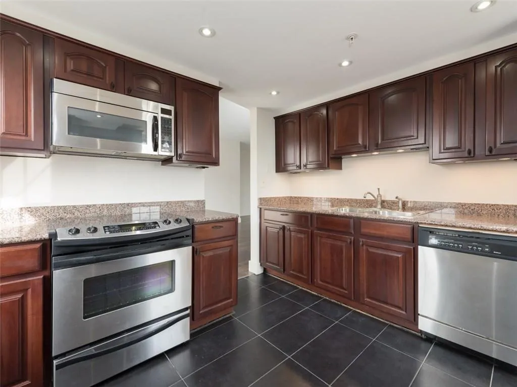199 14th Street Ne Unit 2005, Atlanta, Georgia 30309, 2 Bedrooms Bedrooms, ,2 BathroomsBathrooms,Residential,Sold,199 14th Street Ne Unit 2005,5991025