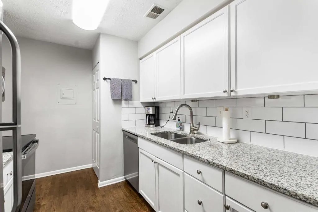 1150 Collier Road Nw Unit L14, Atlanta, Georgia 30318, 1 Bedroom Bedrooms, ,1 BathroomBathrooms,Residential,For Sale,1150 Collier Road Nw Unit L14,7591584