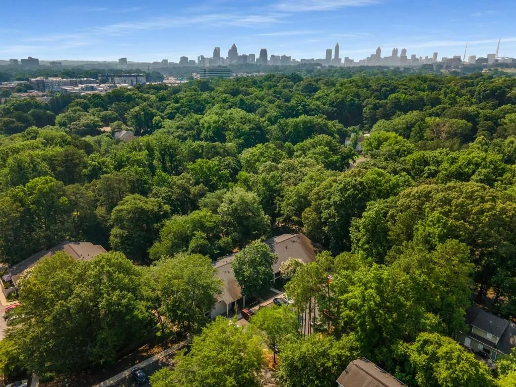 1150 Collier Road Nw Unit L14, Atlanta, Georgia 30318, 1 Bedroom Bedrooms, ,1 BathroomBathrooms,Residential,For Sale,1150 Collier Road Nw Unit L14,7591584