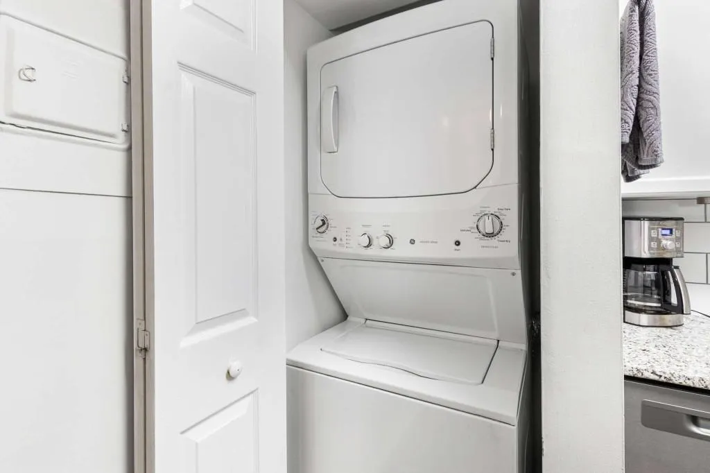 1150 Collier Road Nw Unit L14, Atlanta, Georgia 30318, 1 Bedroom Bedrooms, ,1 BathroomBathrooms,Residential,For Sale,1150 Collier Road Nw Unit L14,7591584