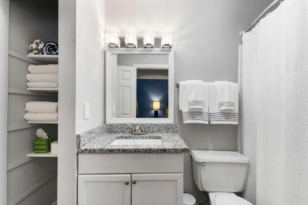 1150 Collier Road Nw Unit L14, Atlanta, Georgia 30318, 1 Bedroom Bedrooms, ,1 BathroomBathrooms,Residential,For Sale,1150 Collier Road Nw Unit L14,7591584