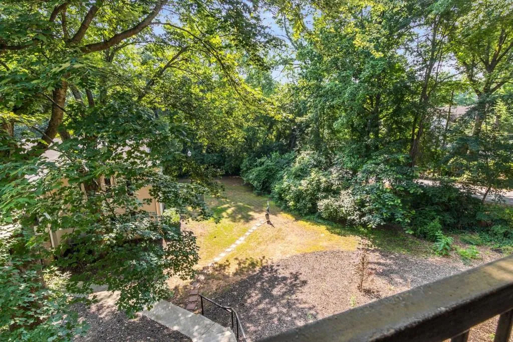 1150 Collier Road Nw Unit L14, Atlanta, Georgia 30318, 1 Bedroom Bedrooms, ,1 BathroomBathrooms,Residential,For Sale,1150 Collier Road Nw Unit L14,7591584