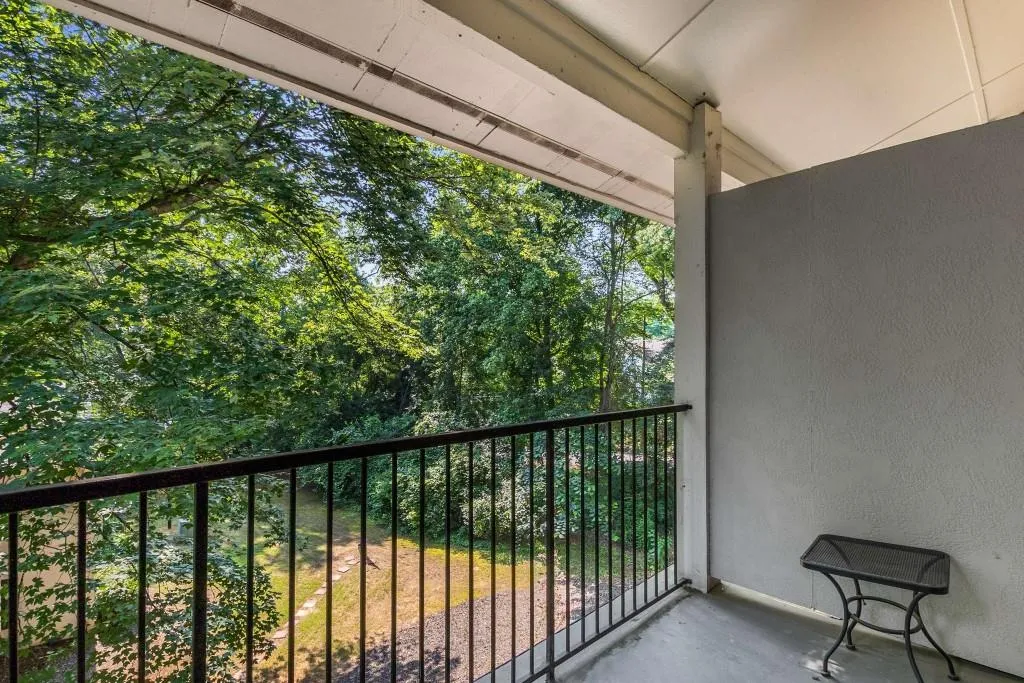 1150 Collier Road Nw Unit L14, Atlanta, Georgia 30318, 1 Bedroom Bedrooms, ,1 BathroomBathrooms,Residential,For Sale,1150 Collier Road Nw Unit L14,7591584
