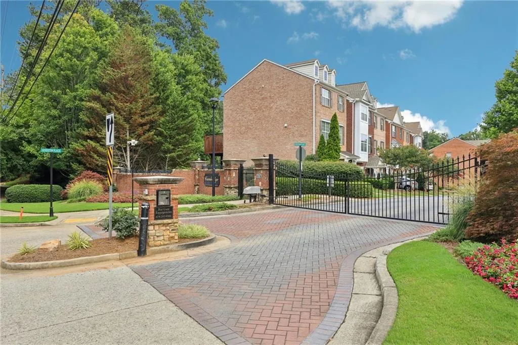 610 Pember Point, Sandy Springs, Georgia 30350, 3 Bedrooms Bedrooms, ,3 BathroomsBathrooms,Residential,Sold,610 Pember Point,7474262