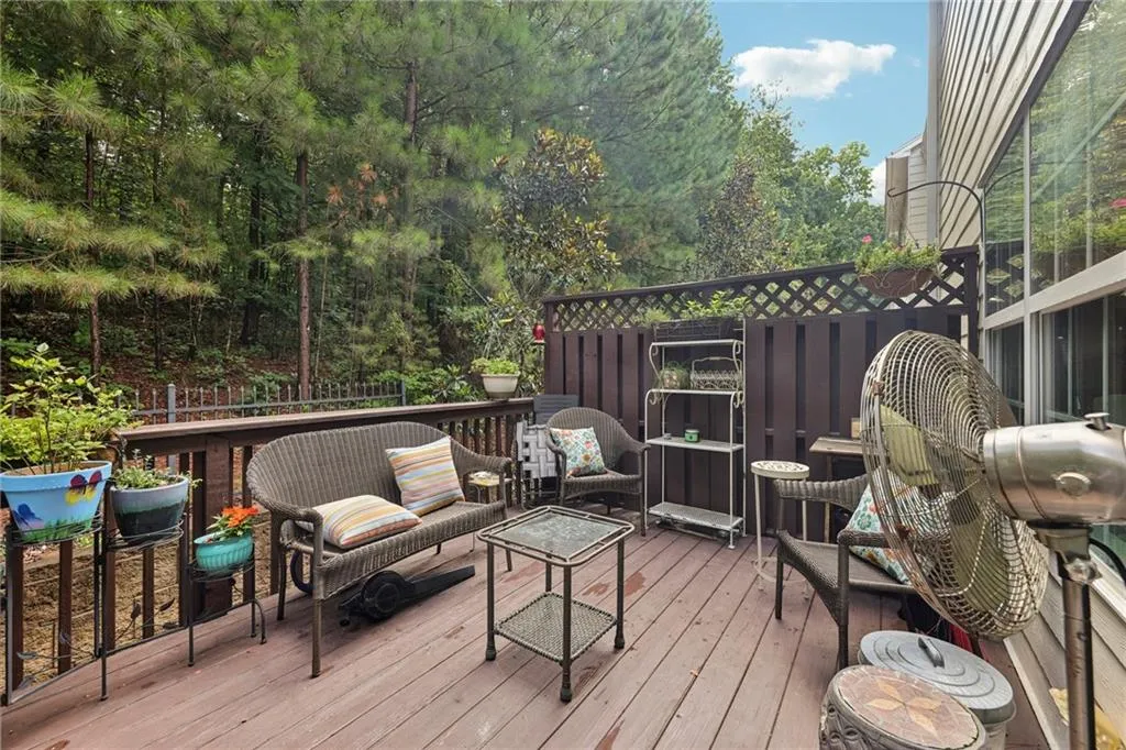 610 Pember Point, Sandy Springs, Georgia 30350, 3 Bedrooms Bedrooms, ,3 BathroomsBathrooms,Residential,Sold,610 Pember Point,7474262