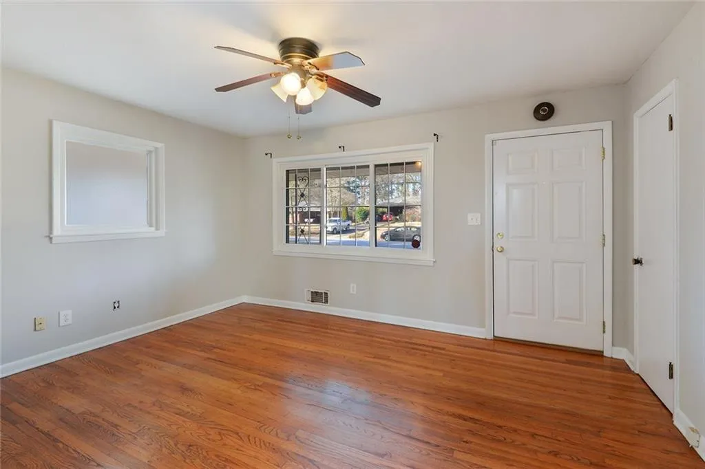 2424 Elmwood Circle Se, Atlanta, Georgia 30339, 3 Bedrooms Bedrooms, ,1 BathroomBathrooms,Residential,Sold,2424 Elmwood Circle Se,6127572