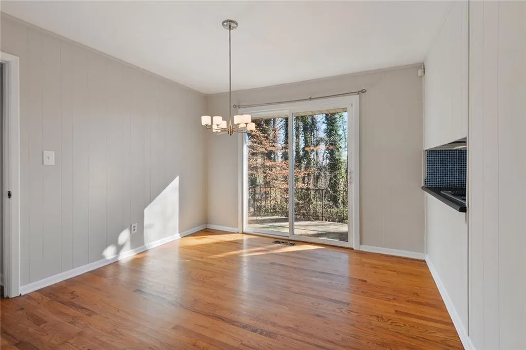 2424 Elmwood Circle Se, Atlanta, Georgia 30339, 3 Bedrooms Bedrooms, ,1 BathroomBathrooms,Residential,Sold,2424 Elmwood Circle Se,6127572