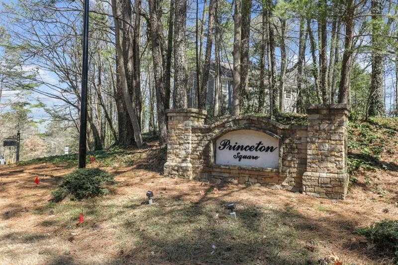 583 Cambridge Way, Sandy Springs, Georgia 30328, 4 Bedrooms Bedrooms, ,2 BathroomsBathrooms,Residential,Sold,583 Cambridge Way,7017153