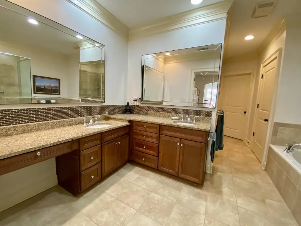 706 Creekgarden Court, Atlanta, Georgia 30339, 3 Bedrooms Bedrooms, ,3 BathroomsBathrooms,Residential,Sold,706 Creekgarden Court,6964174