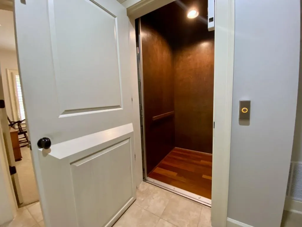 706 Creekgarden Court, Atlanta, Georgia 30339, 3 Bedrooms Bedrooms, ,3 BathroomsBathrooms,Residential,Sold,706 Creekgarden Court,6964174