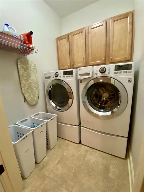 706 Creekgarden Court, Atlanta, Georgia 30339, 3 Bedrooms Bedrooms, ,3 BathroomsBathrooms,Residential,Sold,706 Creekgarden Court,6964174