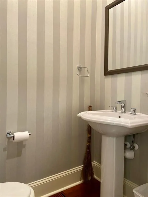 706 Creekgarden Court, Atlanta, Georgia 30339, 3 Bedrooms Bedrooms, ,3 BathroomsBathrooms,Residential,Sold,706 Creekgarden Court,6964174