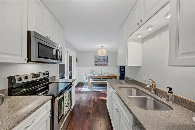2 Arpege Way Nw, Atlanta, Georgia 30327, 2 Bedrooms Bedrooms, ,2 BathroomsBathrooms,Residential,For Sale,2 Arpege Way Nw,7638633