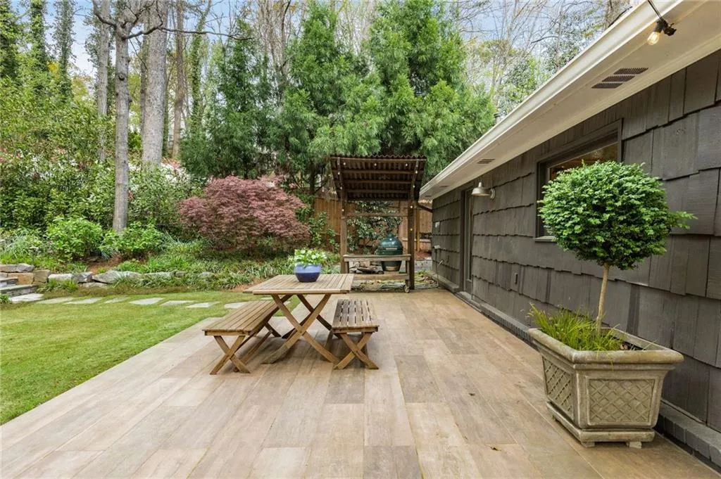 View of patio / terrace with outdoor dining space