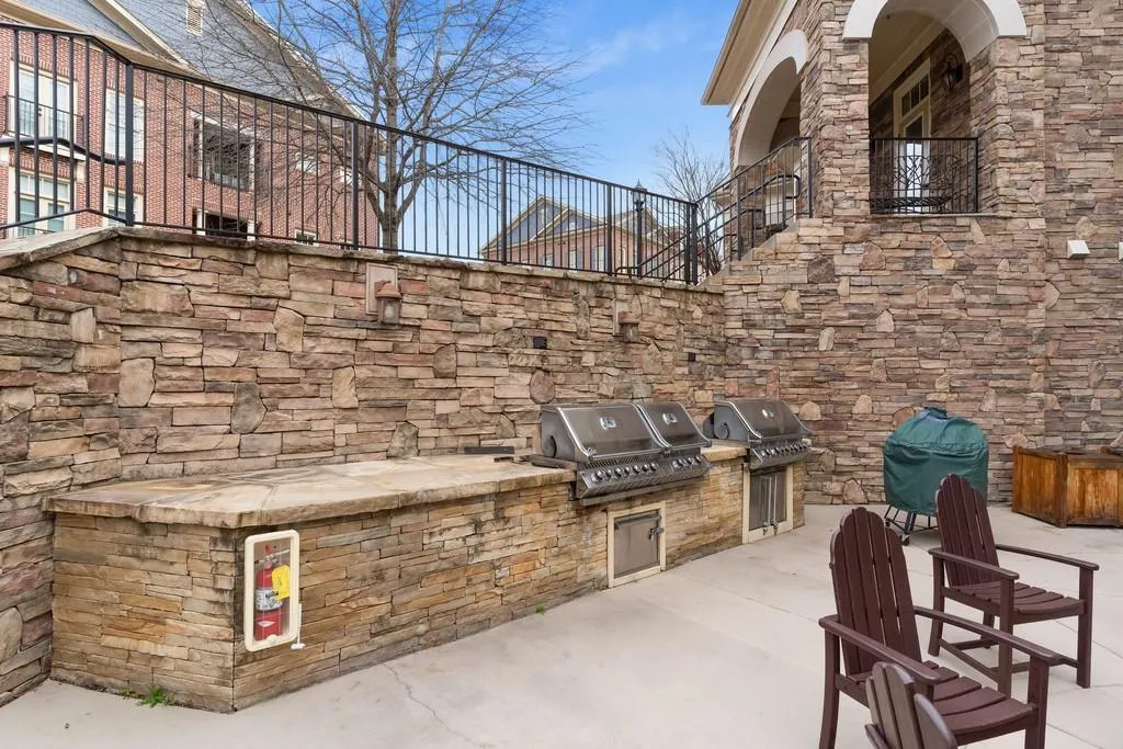 200 River Vista Drive Unit 307, Atlanta, Georgia 30339, 2 Bedrooms Bedrooms, ,2 BathroomsBathrooms,Residential,Sold,200 River Vista Drive Unit 307,6667504