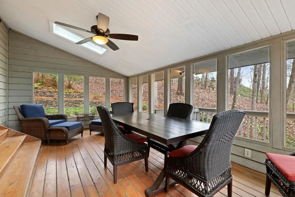 9660 Huntcliff Trace Ne, Sandy Springs, Georgia 30350, 4 Bedrooms Bedrooms, ,2 BathroomsBathrooms,Residential,Sold,9660 Huntcliff Trace Ne,6860166