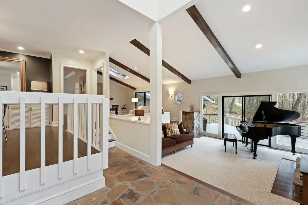 9660 Huntcliff Trace Ne, Sandy Springs, Georgia 30350, 4 Bedrooms Bedrooms, ,2 BathroomsBathrooms,Residential,Sold,9660 Huntcliff Trace Ne,6860166