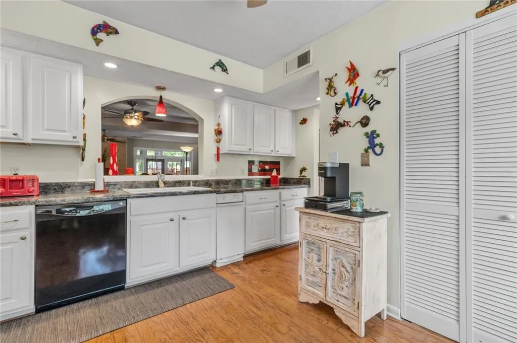 120 Goldrush Circle, Sandy Springs, Georgia 30328, 3 Bedrooms Bedrooms, ,2 BathroomsBathrooms,Residential,Sold,120 Goldrush Circle,7079320