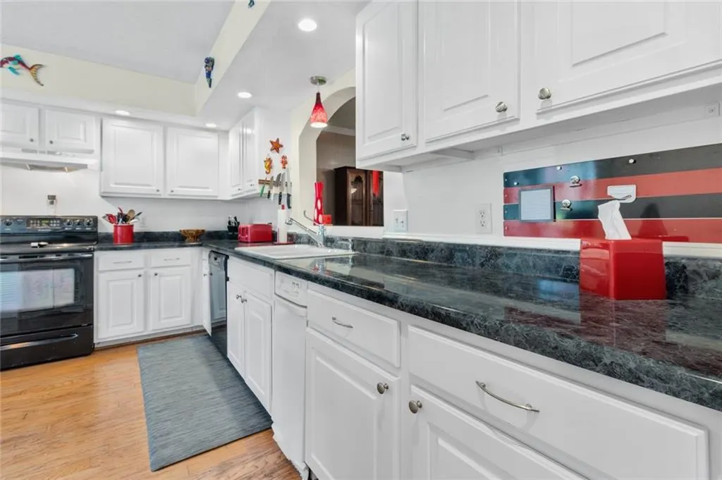 120 Goldrush Circle, Sandy Springs, Georgia 30328, 3 Bedrooms Bedrooms, ,2 BathroomsBathrooms,Residential,Sold,120 Goldrush Circle,7079320