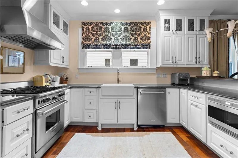 557 E Wesley Road Ne, Atlanta, Georgia 30305, 4 Bedrooms Bedrooms, ,3 BathroomsBathrooms,Residential,For Sale,557 E Wesley Road Ne,7625324