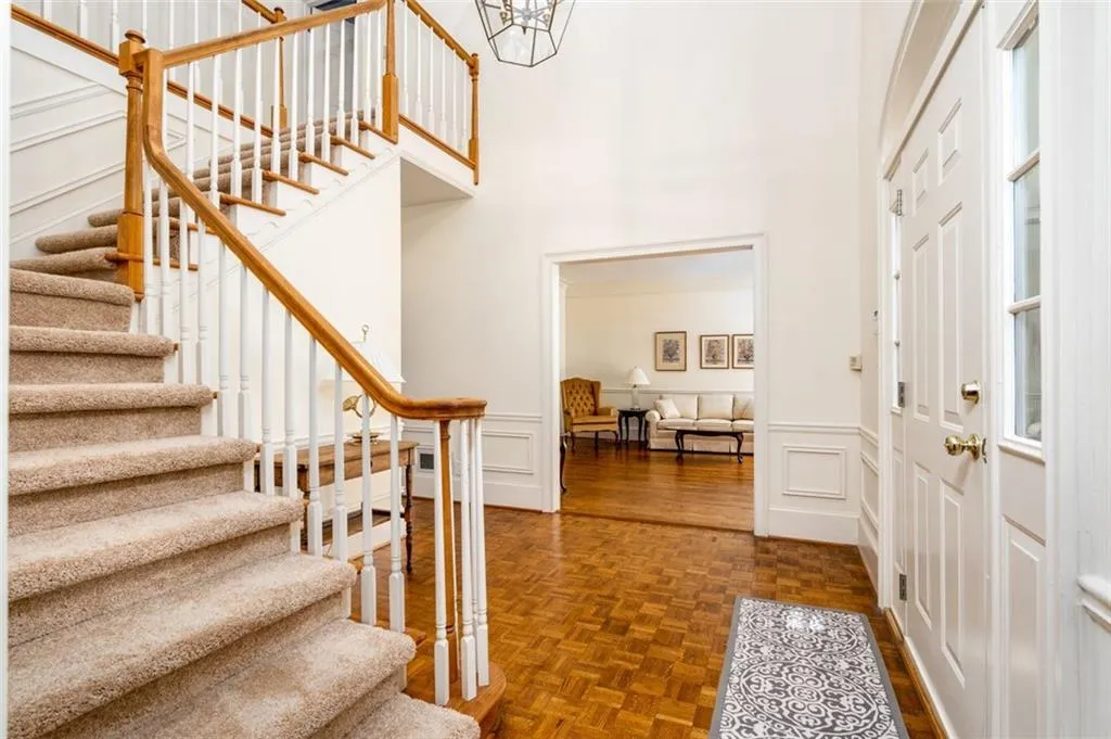 200 Treadwick Drive, Sandy Springs, Georgia 30350, 5 Bedrooms Bedrooms, ,5 BathroomsBathrooms,Residential,Sold,200 Treadwick Drive,6894371