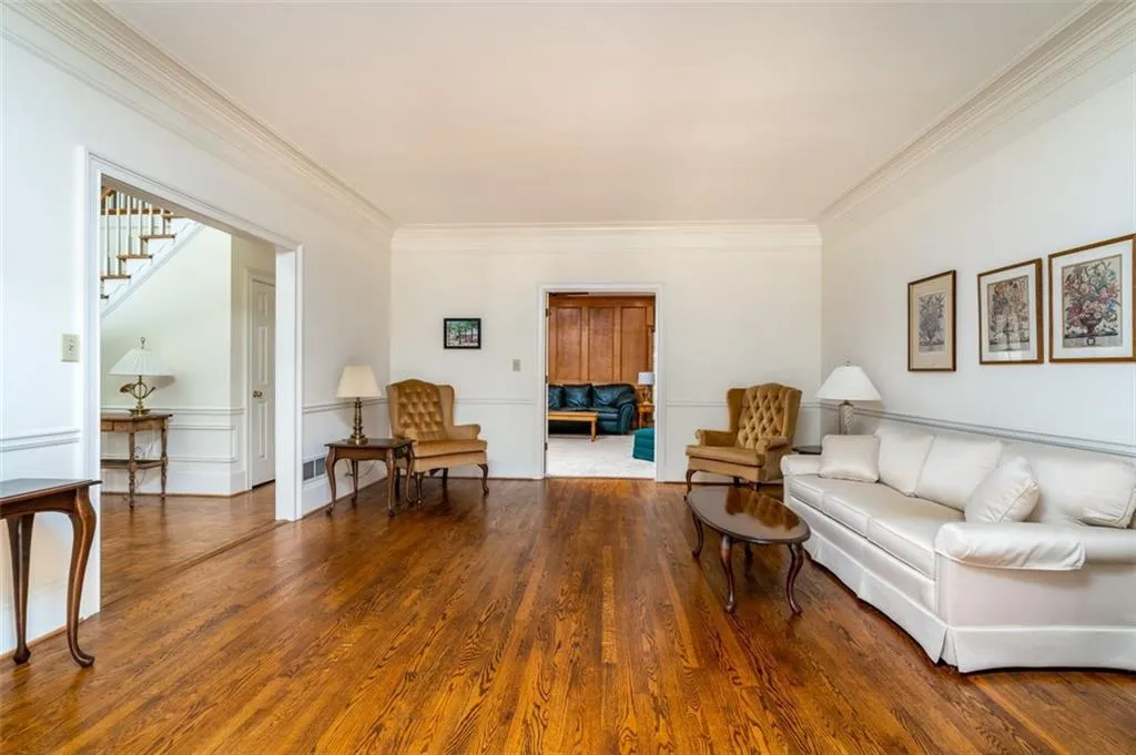 200 Treadwick Drive, Sandy Springs, Georgia 30350, 5 Bedrooms Bedrooms, ,5 BathroomsBathrooms,Residential,Sold,200 Treadwick Drive,6894371