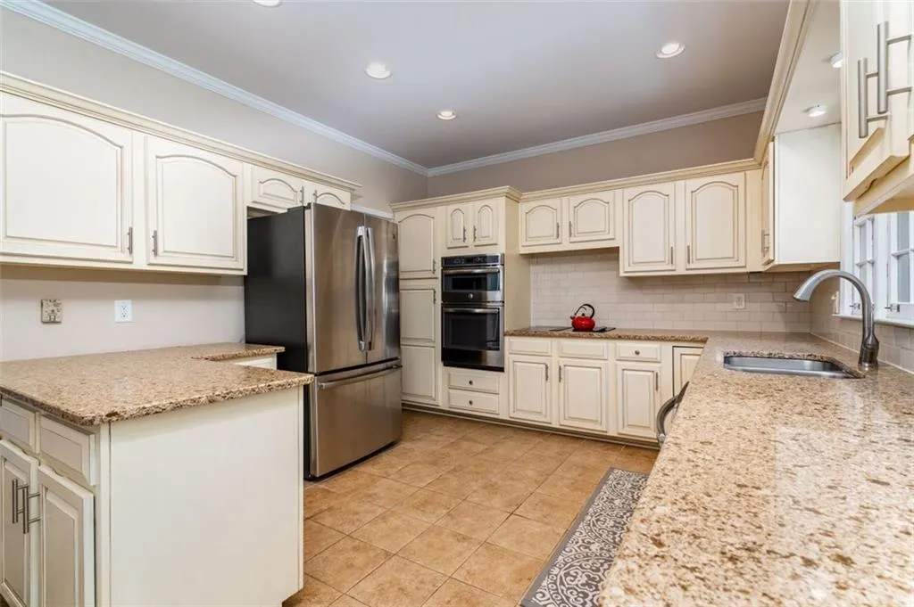 200 Treadwick Drive, Sandy Springs, Georgia 30350, 5 Bedrooms Bedrooms, ,5 BathroomsBathrooms,Residential,Sold,200 Treadwick Drive,6894371