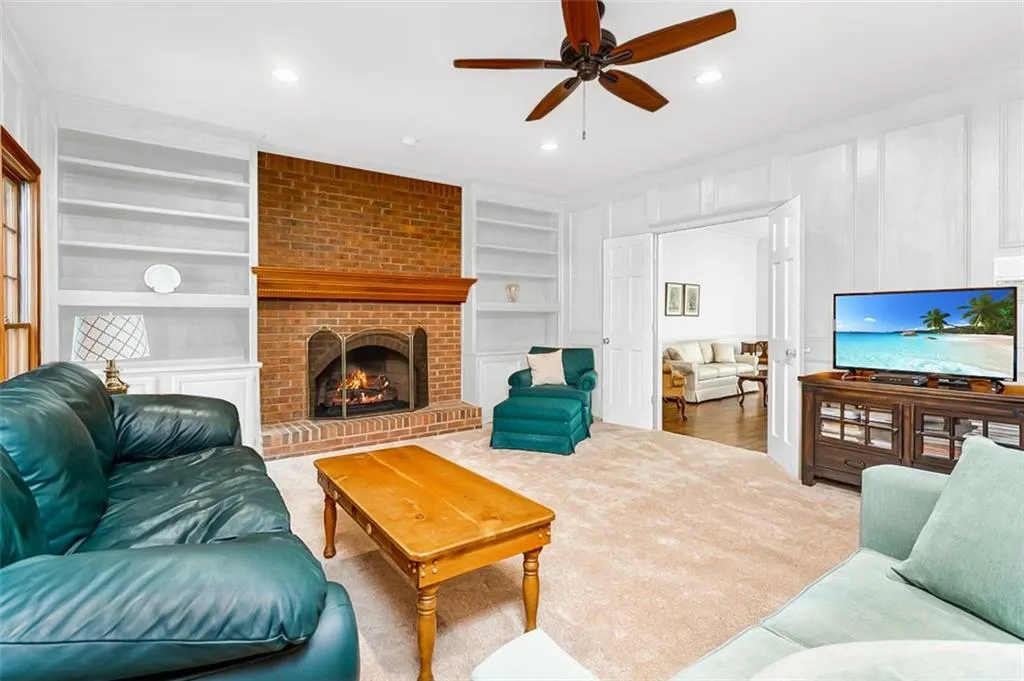 200 Treadwick Drive, Sandy Springs, Georgia 30350, 5 Bedrooms Bedrooms, ,5 BathroomsBathrooms,Residential,Sold,200 Treadwick Drive,6894371