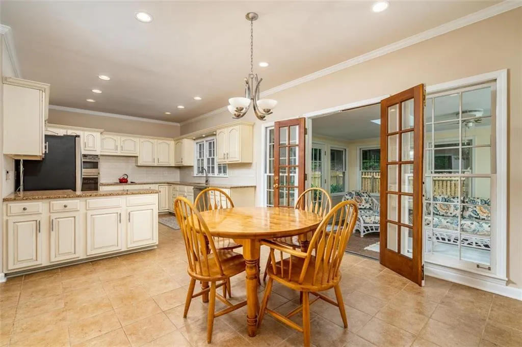 200 Treadwick Drive, Sandy Springs, Georgia 30350, 5 Bedrooms Bedrooms, ,5 BathroomsBathrooms,Residential,Sold,200 Treadwick Drive,6894371