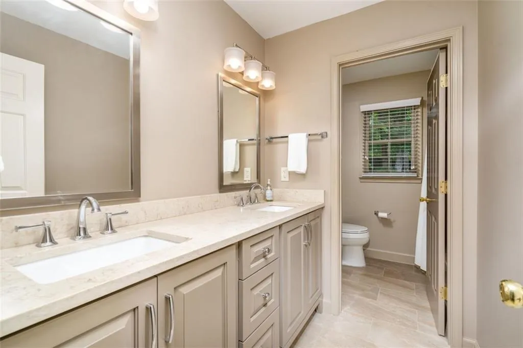 200 Treadwick Drive, Sandy Springs, Georgia 30350, 5 Bedrooms Bedrooms, ,5 BathroomsBathrooms,Residential,Sold,200 Treadwick Drive,6894371