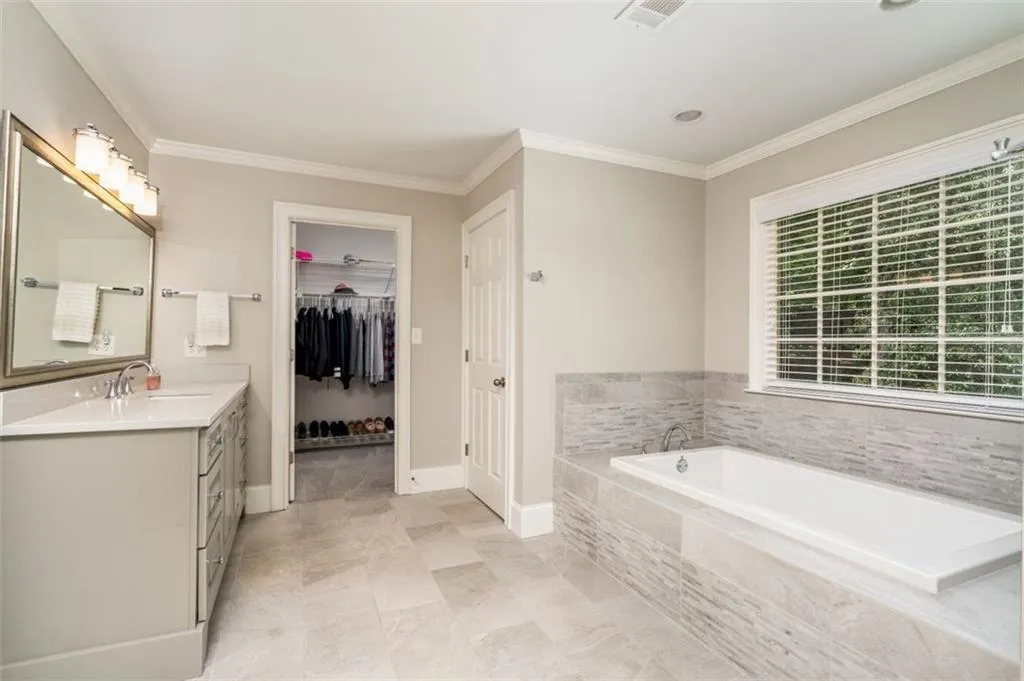 200 Treadwick Drive, Sandy Springs, Georgia 30350, 5 Bedrooms Bedrooms, ,5 BathroomsBathrooms,Residential,Sold,200 Treadwick Drive,6894371