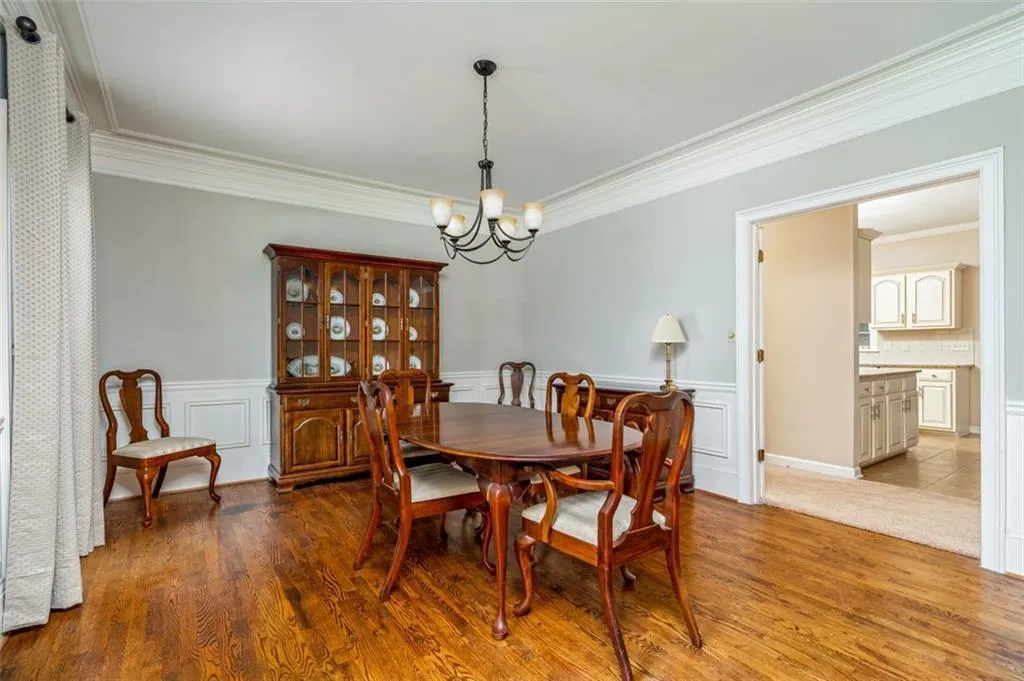 200 Treadwick Drive, Sandy Springs, Georgia 30350, 5 Bedrooms Bedrooms, ,5 BathroomsBathrooms,Residential,Sold,200 Treadwick Drive,6894371