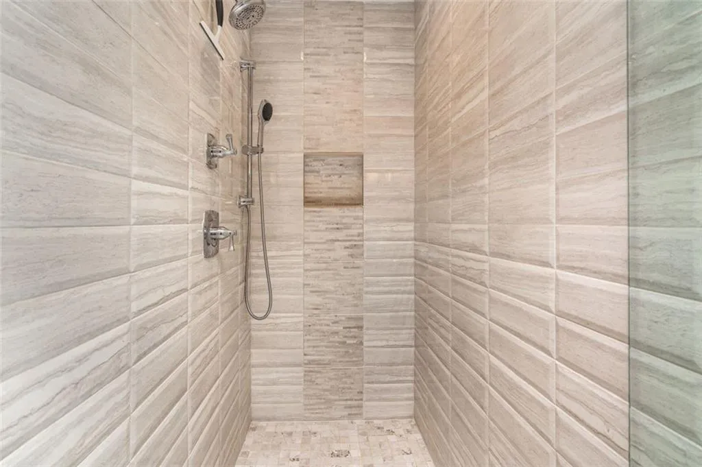 200 Treadwick Drive, Sandy Springs, Georgia 30350, 5 Bedrooms Bedrooms, ,5 BathroomsBathrooms,Residential,Sold,200 Treadwick Drive,6894371